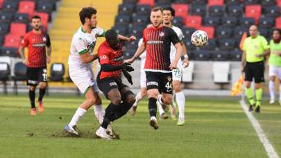 Gaziantep FK'ye yenilen Alanyaspor liderliği Galatasaray'a bıraktı