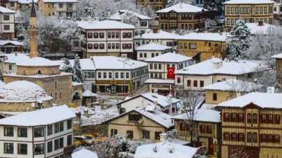 Safranbolu’da kar mest etti