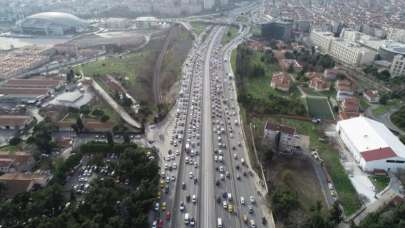 Sokağa çıkma kısıtlaması öncesi trafik yoğunluğu yüzde 70'i aştı