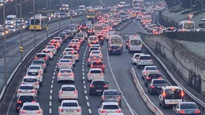 Kısıtlama sonrası İstanbul'da trafik yoğunluğu