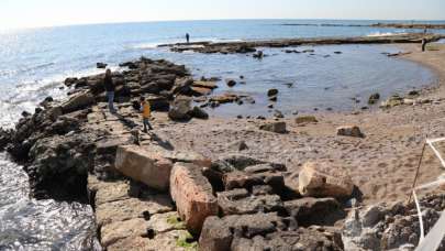 Mersin'de deniz suyunun çekilmesiyle antik liman ortaya çıktı