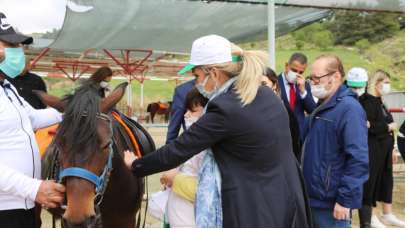 Toroslarda otizmli çocuklar, ilk kez ata binmenin heyecanını yaşadı