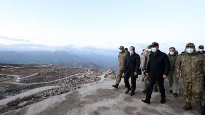 Bakan Akar Namaz Dağı'nda inceleme yaptı