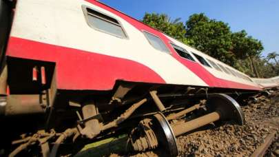 Mısır'da tren raydan çıktı: 100'den fazla kişi yaralandı