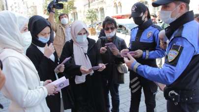 İstanbul'da polisler KADES'i tanıttı