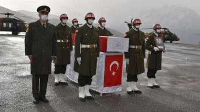 Şehit olan asker için Hakkari'de tören düzenlendi