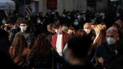 O ülkede açık alanda maske zorunluluğu kaldırıldı