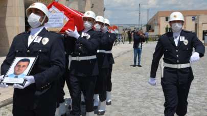 Kütahya'da hafif ticari aracın çarptığı trafik polisi şehit oldu