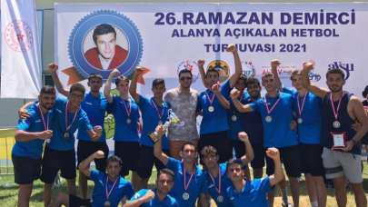 Sarıçam Belediyesi Spor Kulübü Hentbol Takımı şampiyon oldu