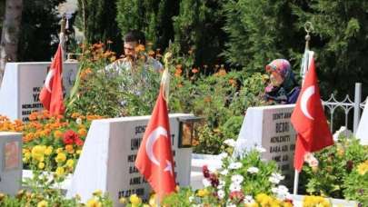 Edirnekapı Şehitliği'nde hüzünlü bayram arifesi