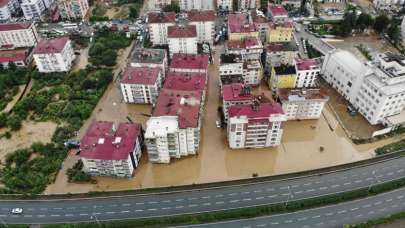 Arhavi'de yaraların sarılması için ekipler seferber oldu