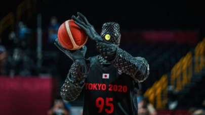 Basketbolcu robot fire vermedi! Seyredenlerin nutku tutuldu