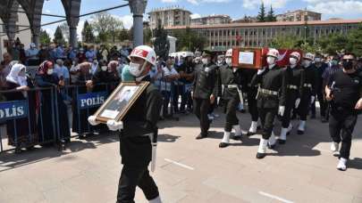 Irak'ın kuzeyinde şehit olan Piyade Uzman Çavuş Çelebi son yolculuğuna uğurlandı