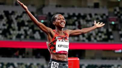 Kenyalı Faith Kipyegon 33 yıllık olimpiyat rekorunu kırdı