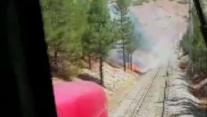 Makinist treni durdurup yangını söndürmeye koştu