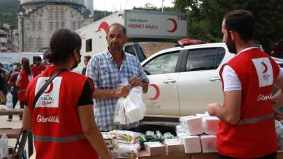 Türk Kızılay afetzedeleri yemeksiz bırakmadı