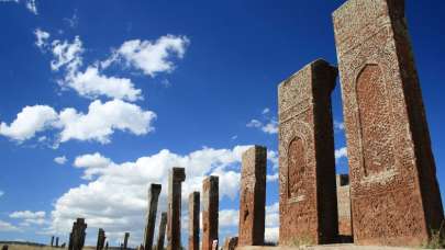 Ahlat nerede? Ahlat'ın önemi nedir? Ahlat nereye bağlı, nerenin ilçesi?