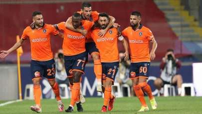 Fenerbahçe'ye soğuk duş! Başakşehir puanla tanıştı