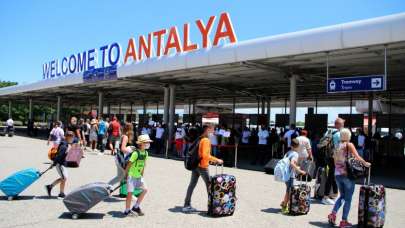 Antalya 8 milyon turisti ağırladı