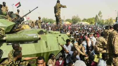 Sudan'da askeri hareketlilik: Başbakan ve bazı bakanlar gözaltında