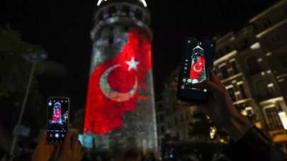 Galata Kulesi'nde video mapping gösterisi yapıldı