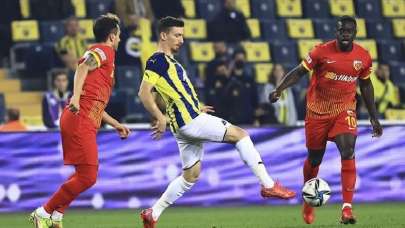 Fenerbahçe bir puanı 90+9'da kurtardı