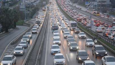 İstanbul'da trafik yoğunluğu yaşanıyor