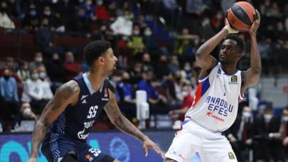 Anadolu Efes, Zenit'e yenildi