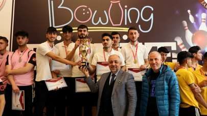 Bingöllü gençler bowlingde şampiyon oldu