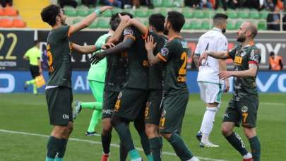 Alanyaspor evinde Konyaspor'u 5 golle yıktı