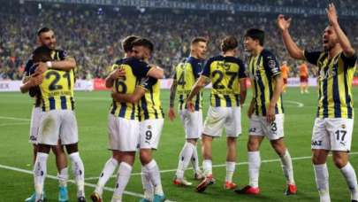 Sarı Lacivertlilerden taraftarına yılın hediyesi! Süper Lig'de dev derbi Fenerbahçe'nin...