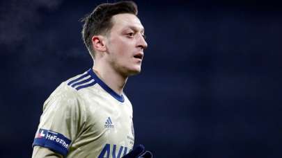 Flaş iddia! Mesut Özil'in kaderi ona bağlı!