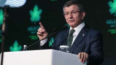 Eski Başdanışmanı Davutoğlu'nu bombaladı