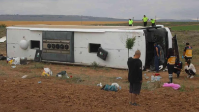 Kayseri'de yolcu otobüsü şarampole devrildi; Çok sayıda yaralı var