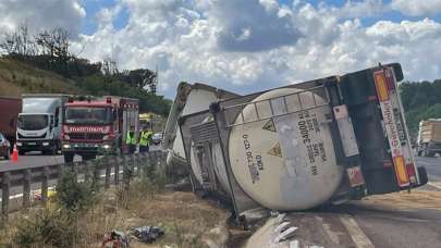 İstanbul'da kimyasal madde yüklü tanker devrildi