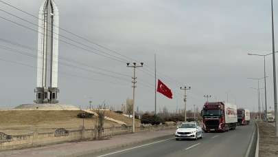 Ermenistan sınır kapısı 35 yıl aradan sonra "asrın felaketi" için açıldı