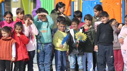 Gaziantep'te depremzedeler geçici barınma alanlarında kalmaya başladı