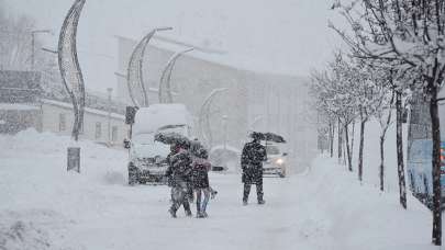 Meteoroloji 'sarı' ve 'turuncu' kodla uyardı:! 27 ile yoğun kar geliyor