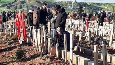 Deprem bölgesinde hüzünlü bayram