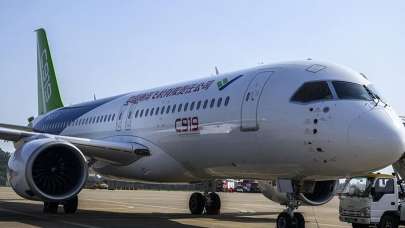 Çin'in yerli üretim yolcu uçağı "C919" ilk ticari seferini yaptı