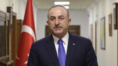 Bakan Çavuşoğlu'dan Almanya'daki Türk acenteye kundaklama girişimine tepki