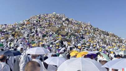 Hicri 1444 yılının hacıları Arafat'ta toplandı