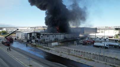 Denizli'deki geri dönüşüm fabrikası yangını havadan görüntülendi