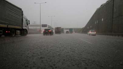 Meteoroloji'den Karadeniz için sağanak ve fırtına uyarısı