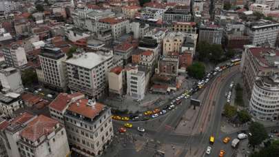 Galata Köprüsü'ndeki çalışma trafik yoğunluğunu artırdı