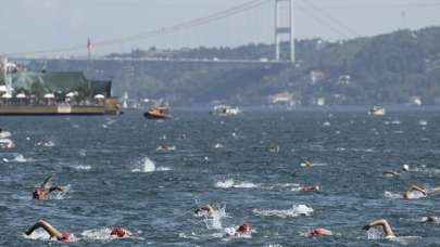 Hollanda'nın Ankara Büyükelçisi boğazı yüzerek geçti