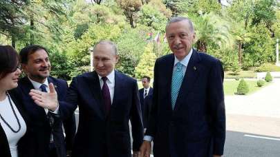 Cumhurbaşkanı Erdoğan ile Putin arasında samimi diyalog “O zaman bize tatile gelin”