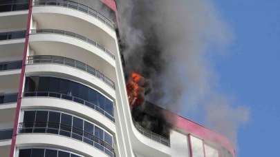 Mersin’de 18. katta çıkan yangın korkuttu