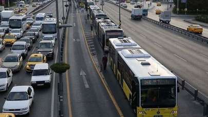 İstanbul'da metrobüs seferlerine bisiklet turu düzenlemesi