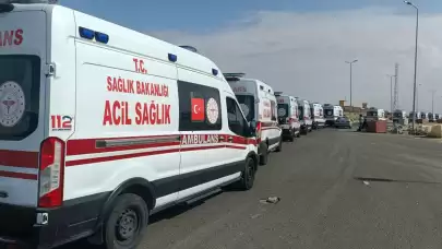 Gazze'ye yardım için gönderilen ambulanslar, Refah sınır kapısına hareket etti